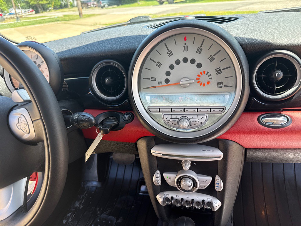 2008 MINI Cooper Image 12