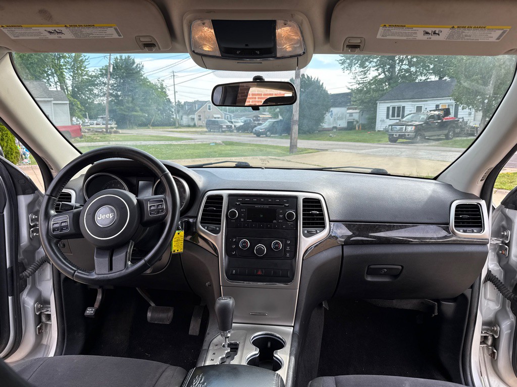 2012 Jeep Grand Cherokee Image 9
