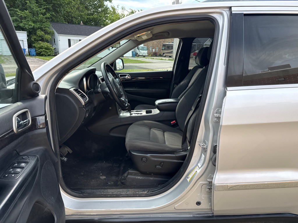 2012 Jeep Grand Cherokee Image 10