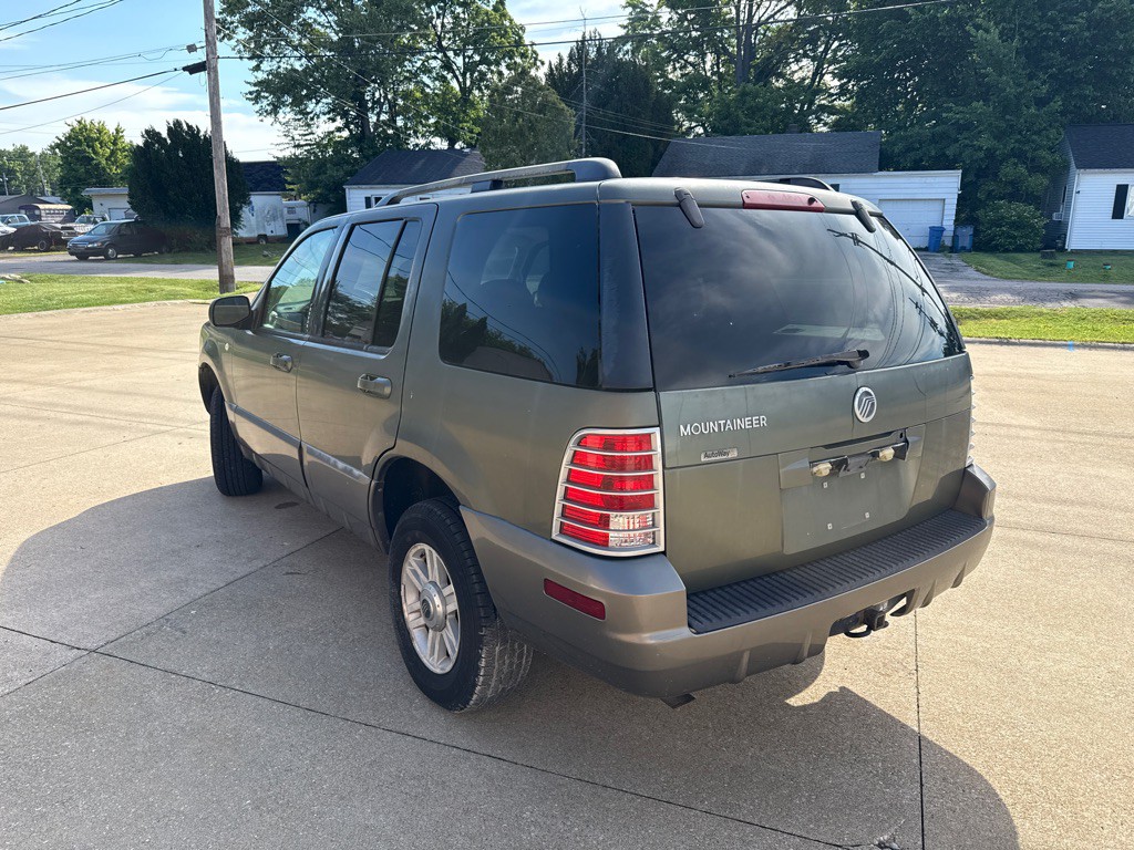 2004 Mercury Mountaineer Image 8