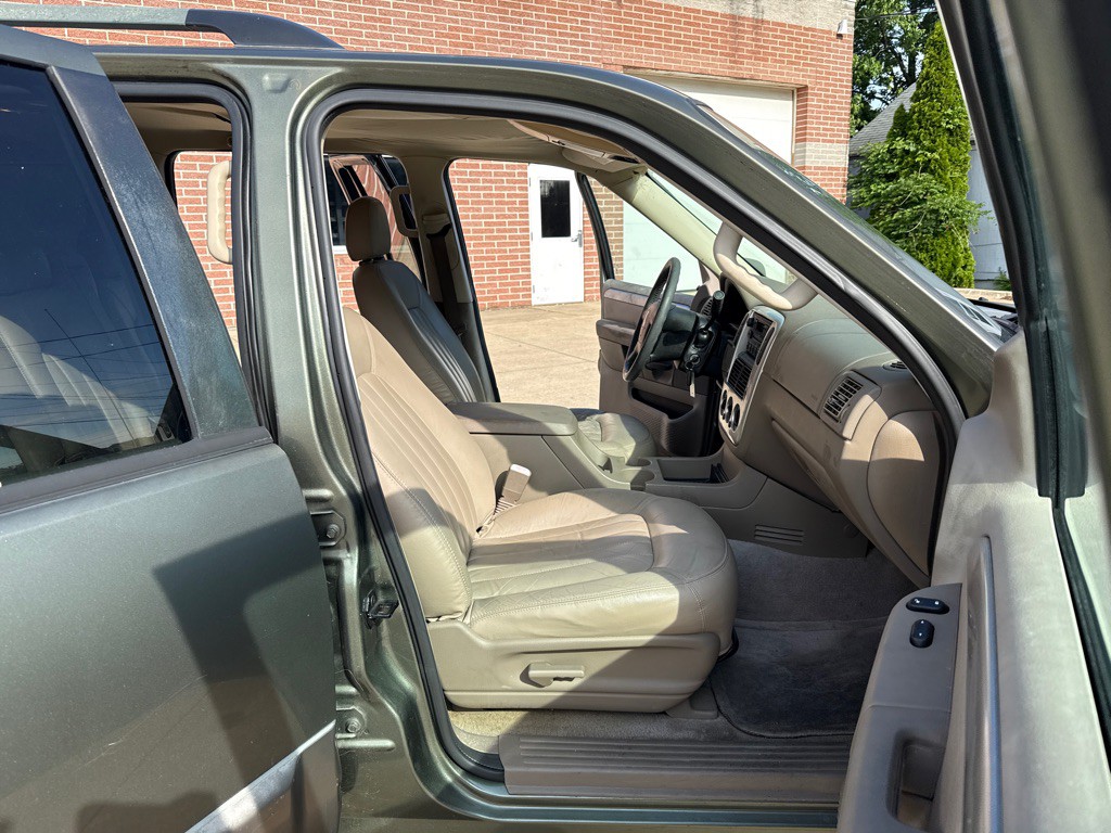 2004 Mercury Mountaineer Image 11