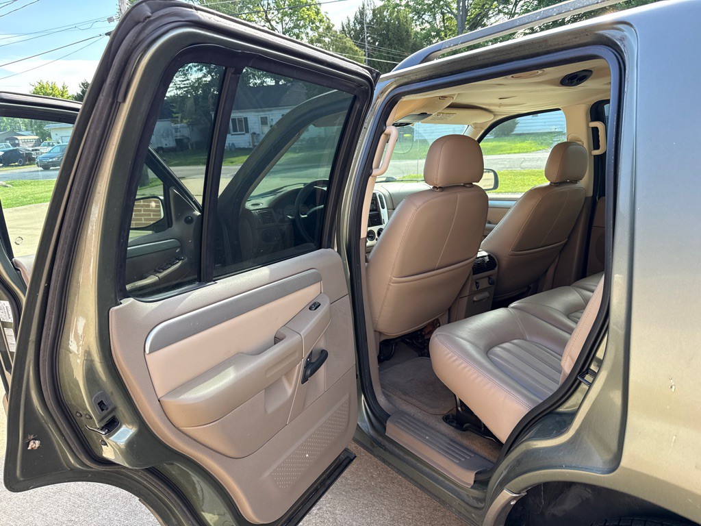 2004 Mercury Mountaineer Image 12