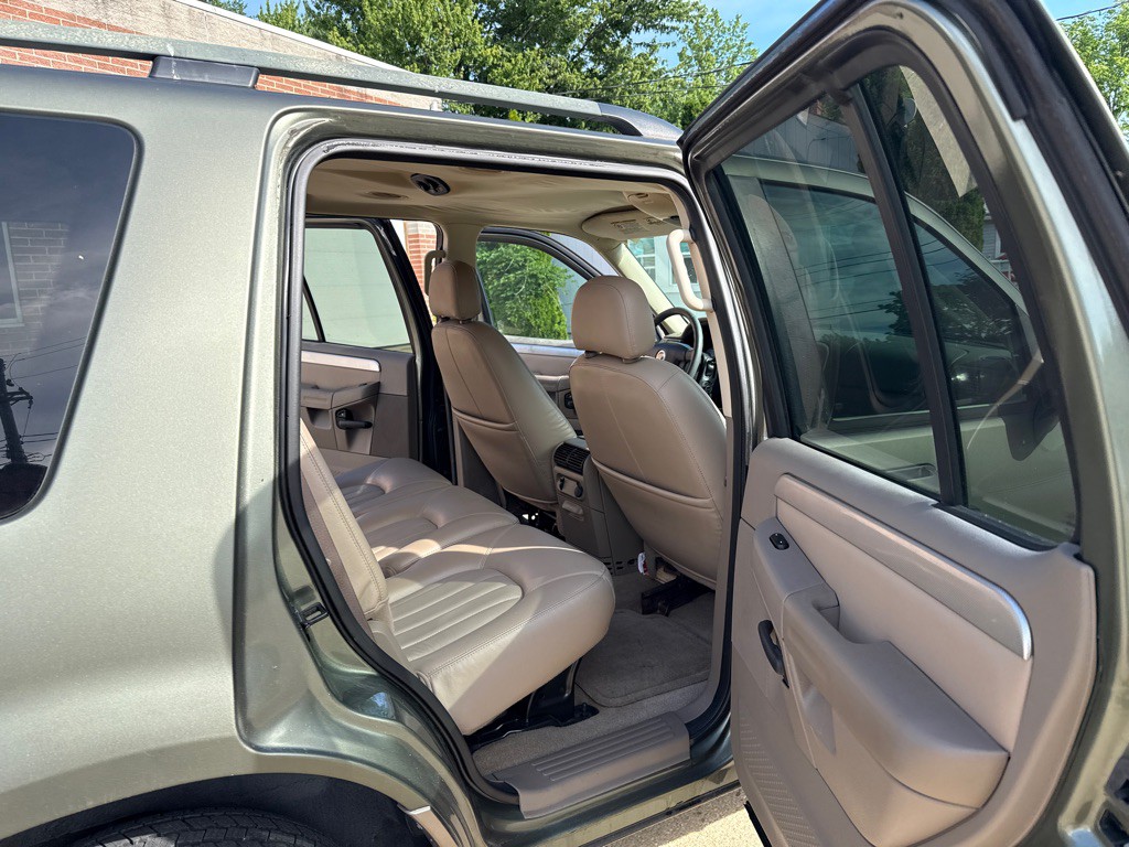 2004 Mercury Mountaineer Image 13