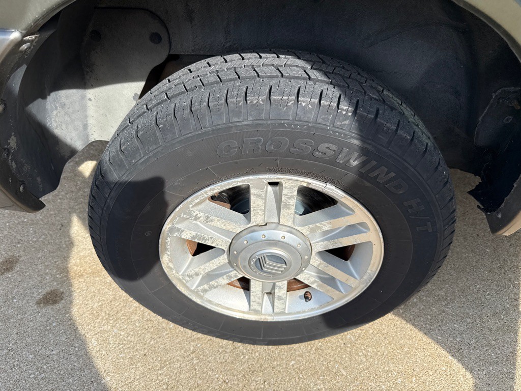 2004 Mercury Mountaineer Image 16