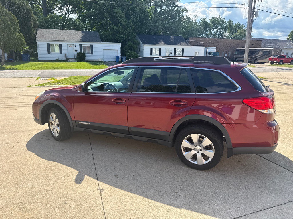 2011 Subaru Outback Image 5