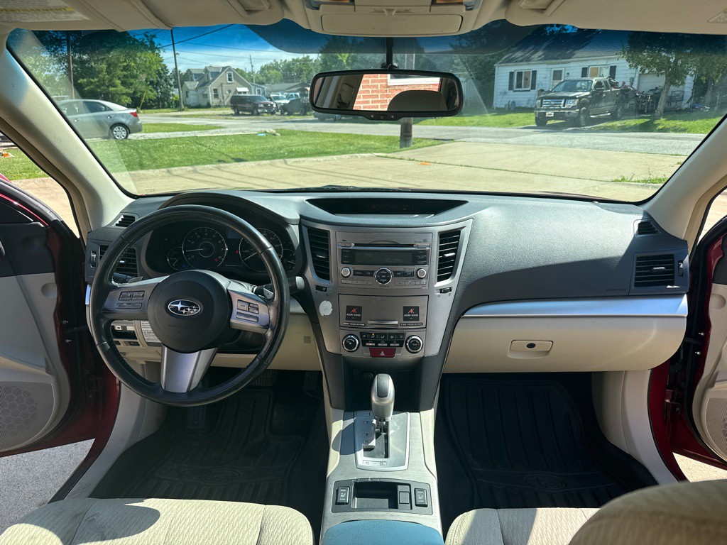 2011 Subaru Outback Image 9