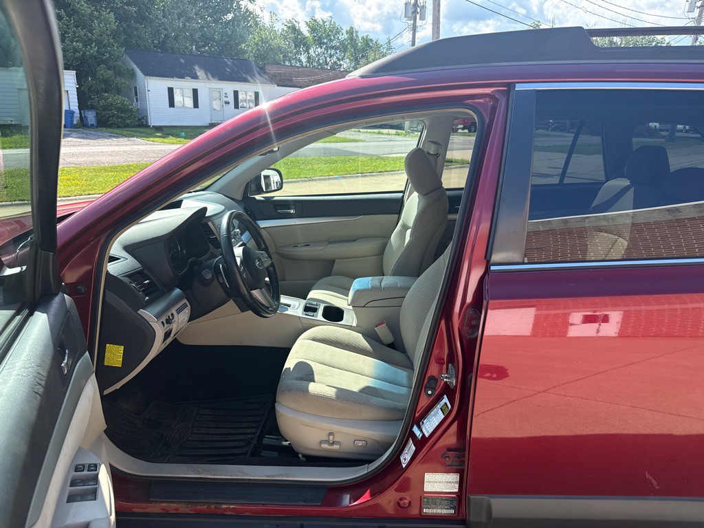 2011 Subaru Outback Image 10