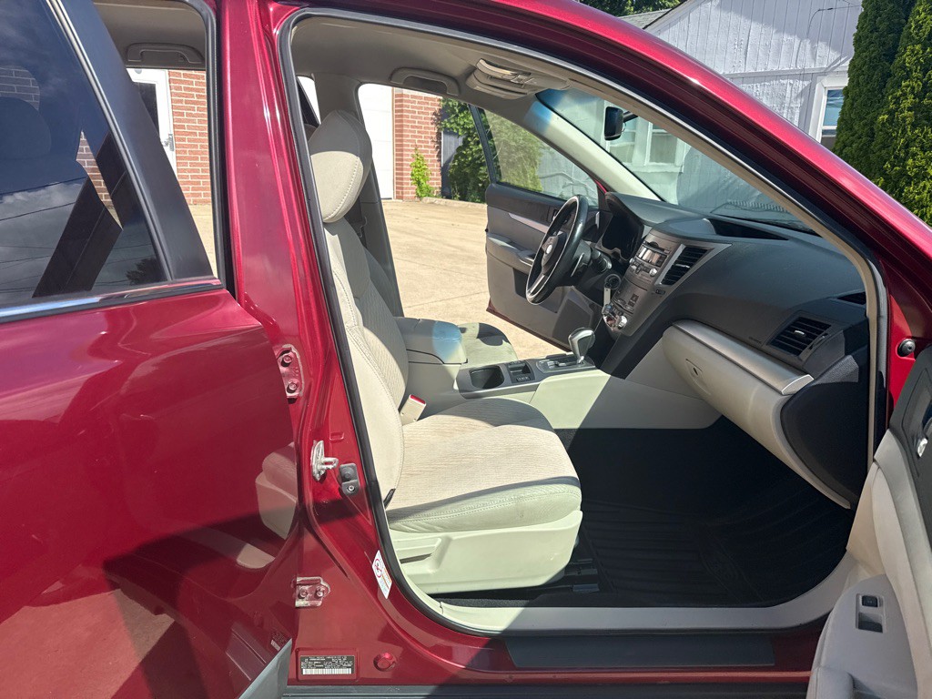 2011 Subaru Outback Image 11