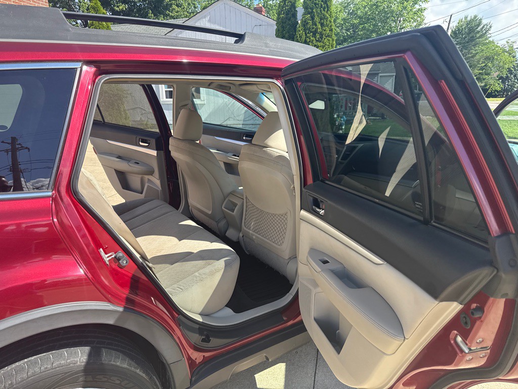 2011 Subaru Outback Image 13