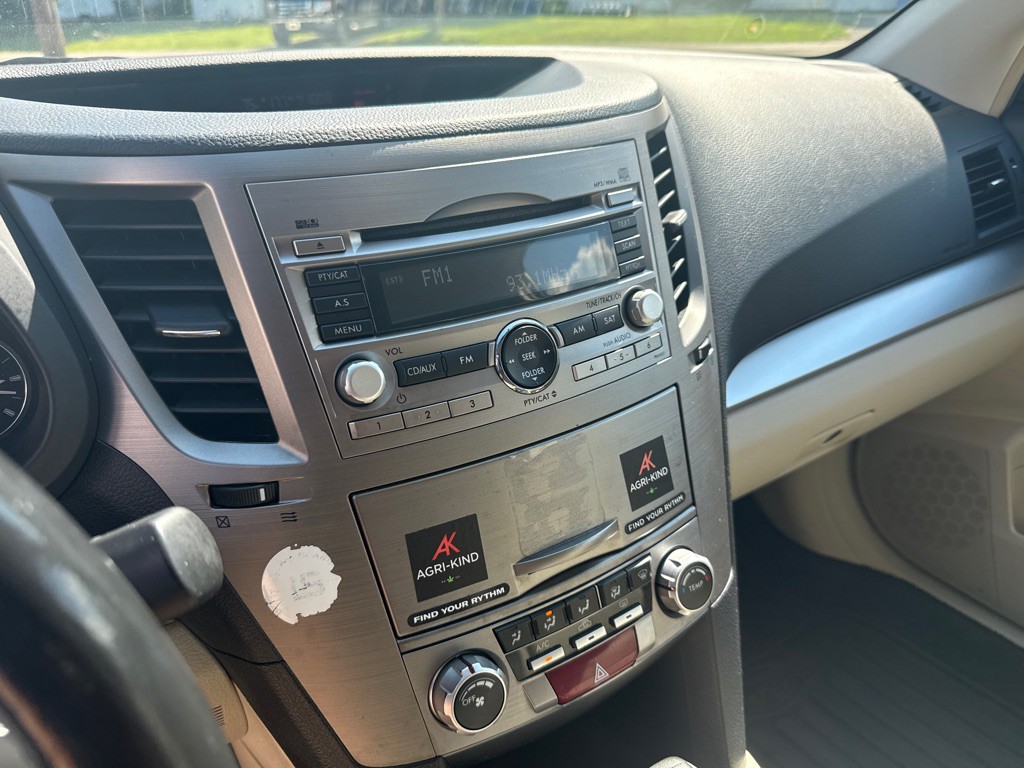 2011 Subaru Outback Image 16