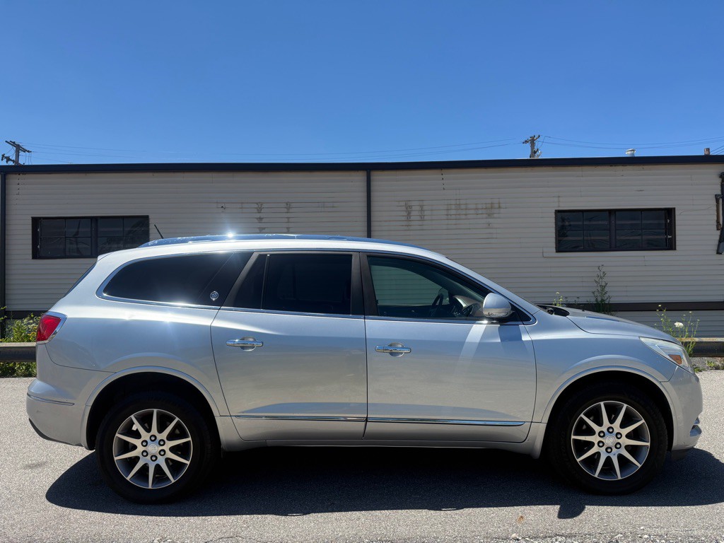 2017 Buick Enclave Image 2