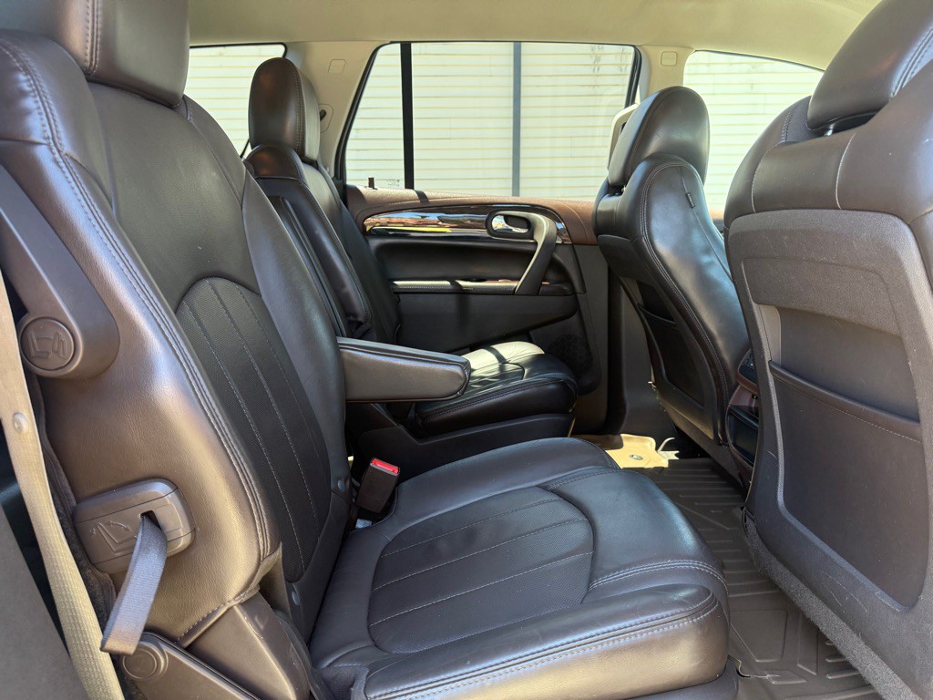 2017 Buick Enclave Image 10