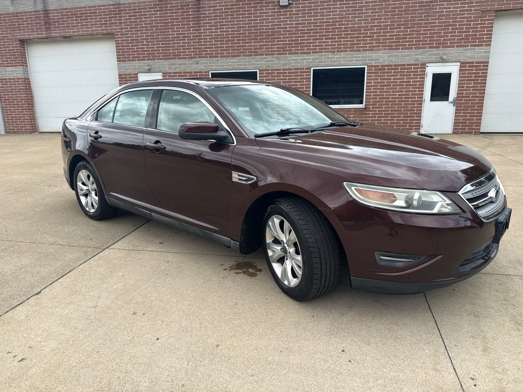 2010 Ford Taurus Image 3