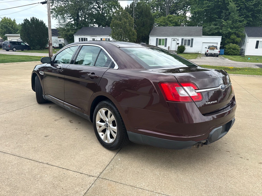 2010 Ford Taurus Image 8