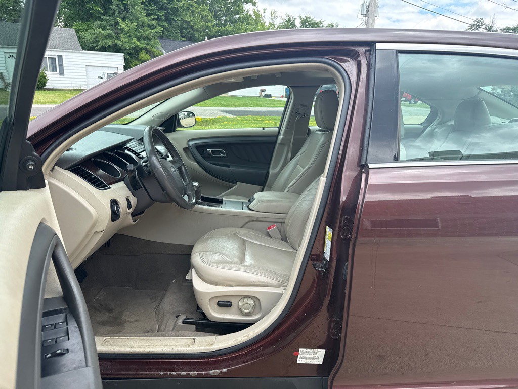 2010 Ford Taurus Image 10