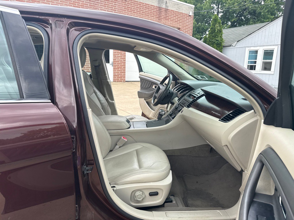 2010 Ford Taurus Image 11