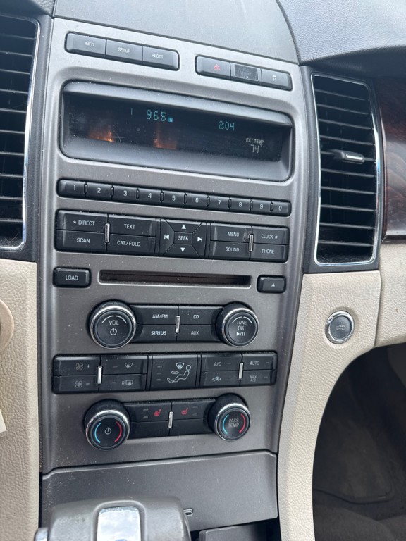 2010 Ford Taurus Image 17