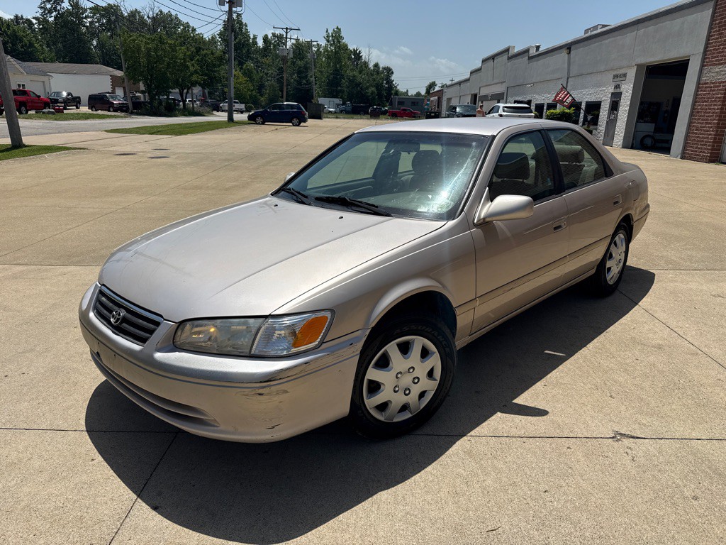 2000 Toyota Camry Image 1