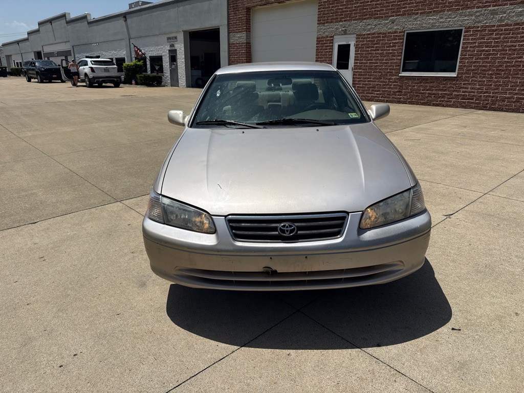 2000 Toyota Camry Image 2