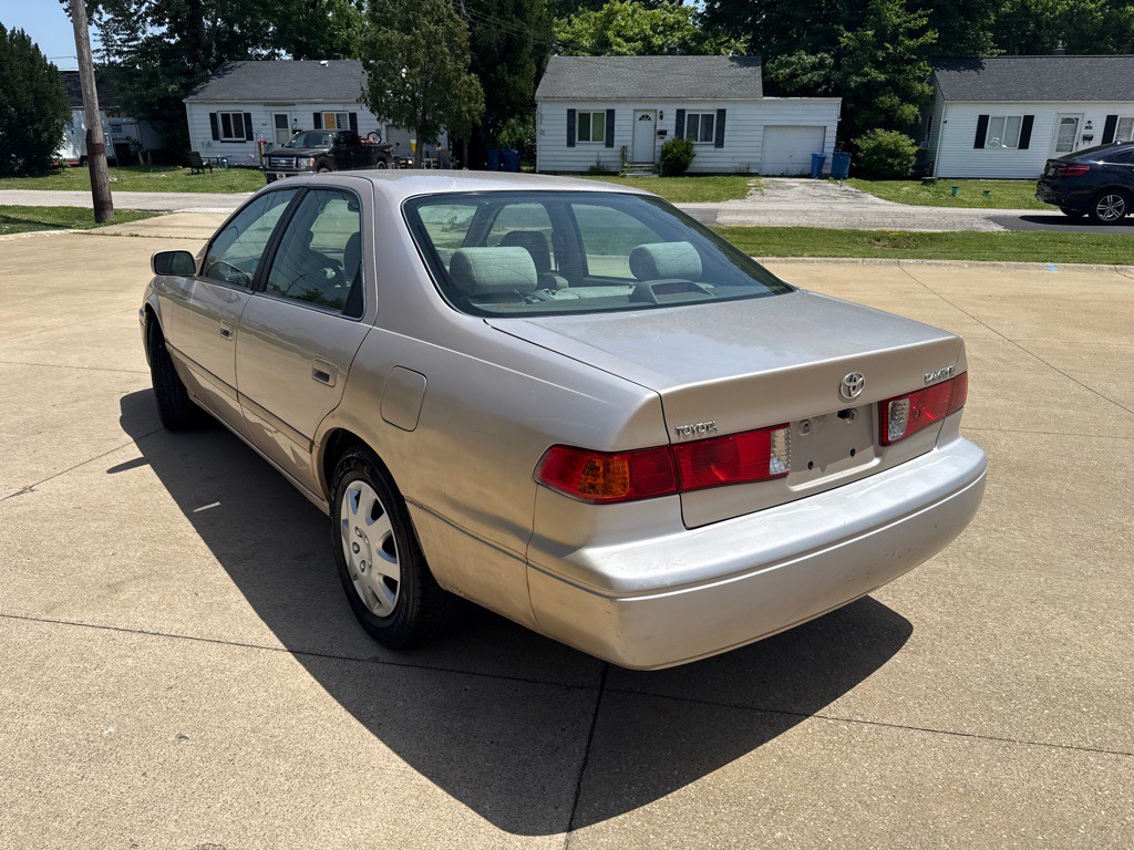 2000 Toyota Camry Image 8