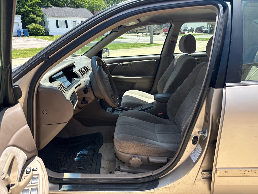 2000 Toyota Camry Image 10
