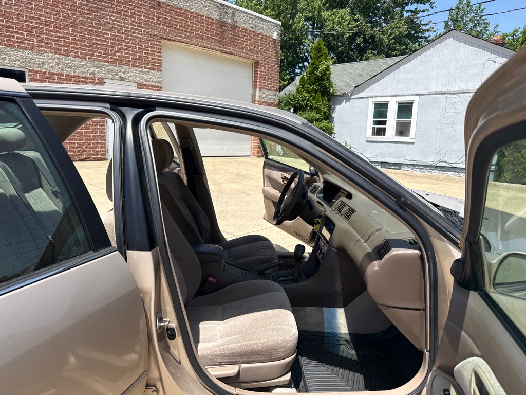 2000 Toyota Camry Image 11
