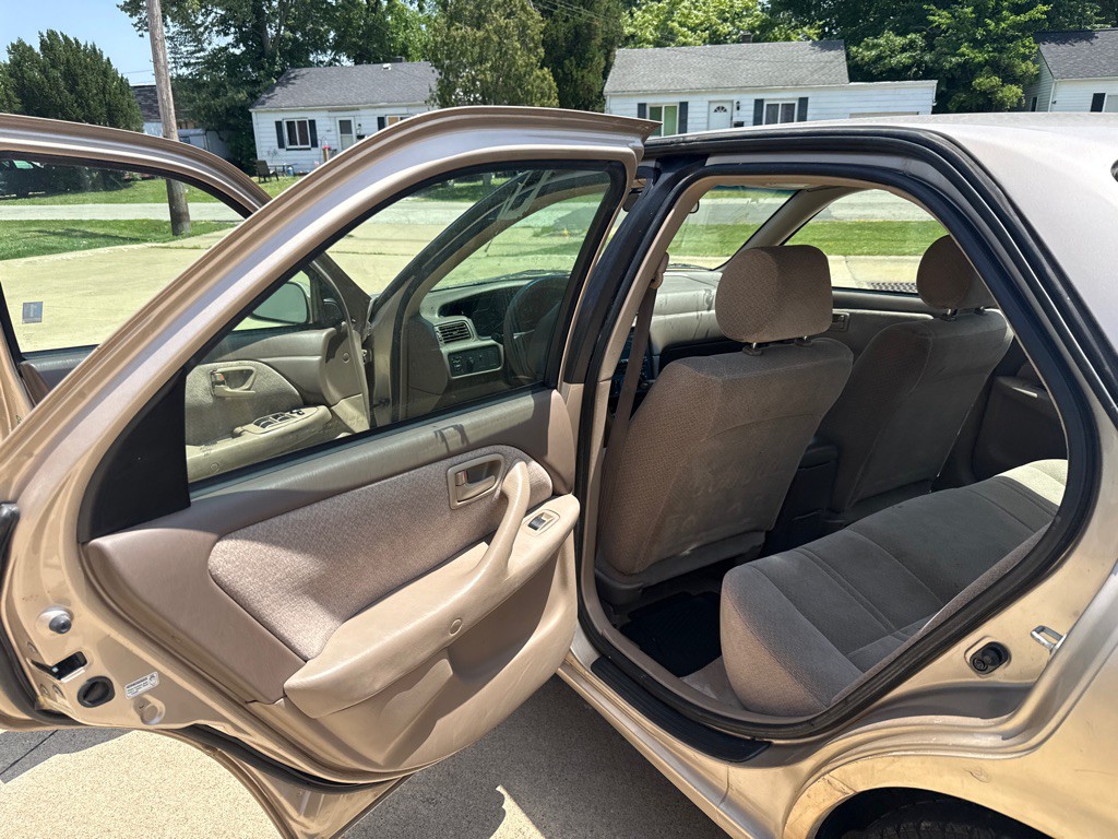 2000 Toyota Camry Image 12