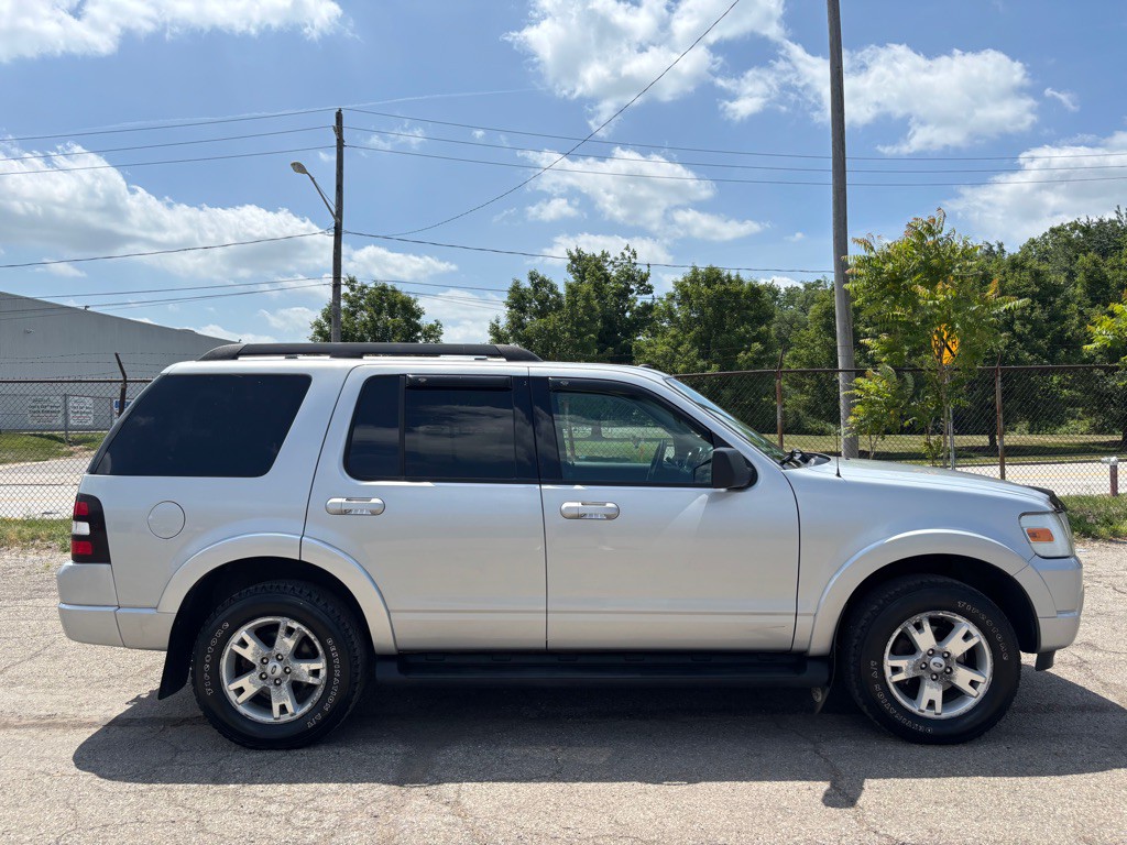 2009 Ford Explorer Image 2