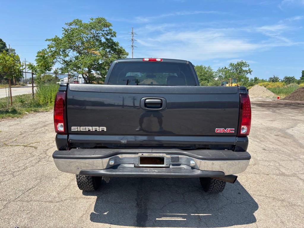 2005 GMC Sierra Image 4