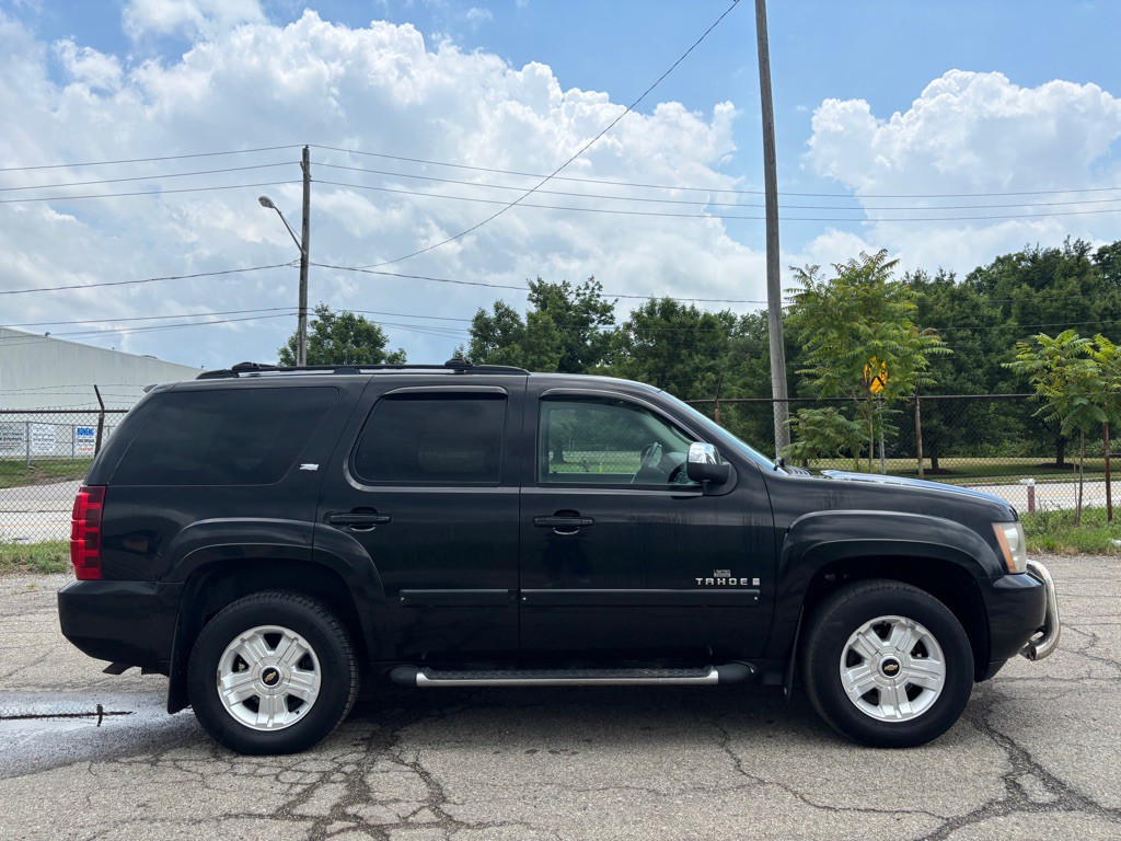 2009 Chevrolet Tahoe Image 2