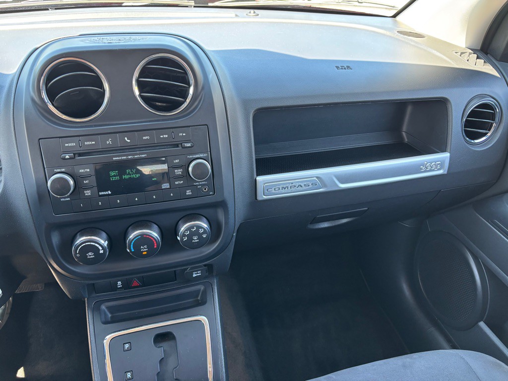 2016 Jeep Compass Image 14