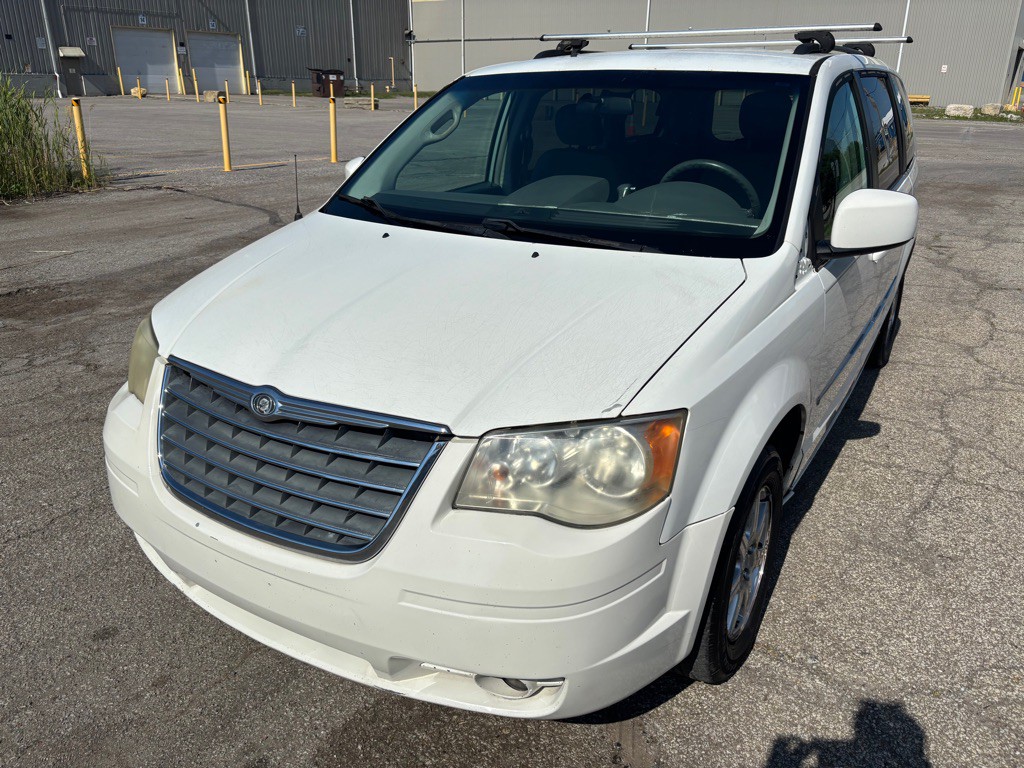2009 Chrysler Town & Country Image 7