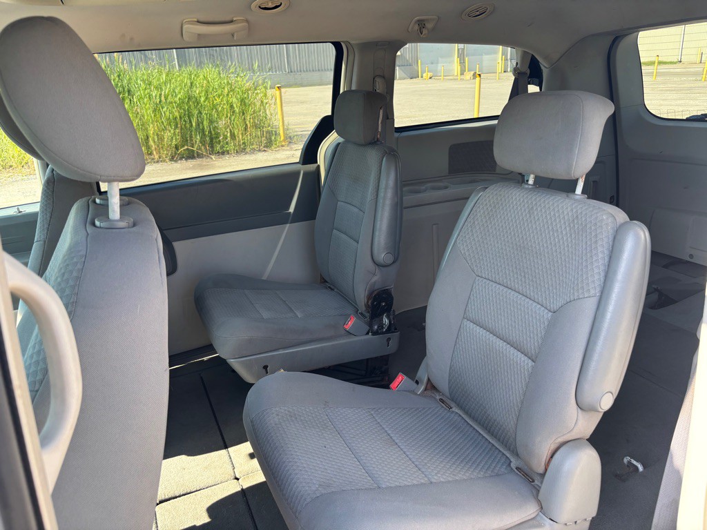 2009 Chrysler Town & Country Image 11