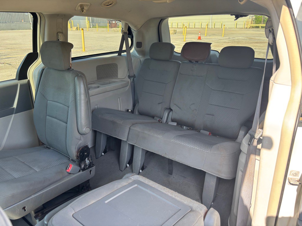 2009 Chrysler Town & Country Image 13