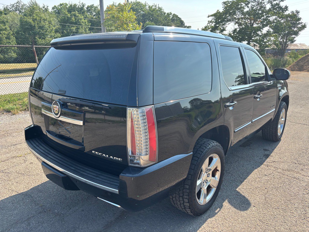2013 Cadillac Escalade Image 3