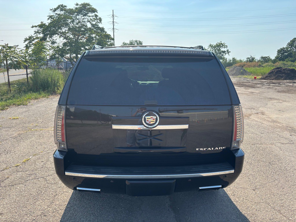 2013 Cadillac Escalade Image 4