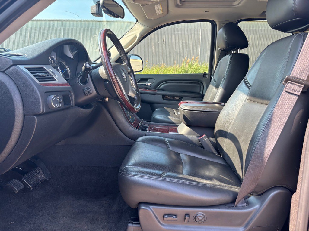 2013 Cadillac Escalade Image 9