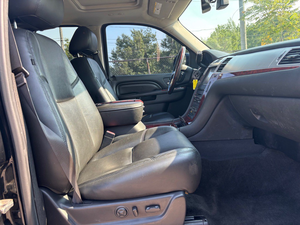 2013 Cadillac Escalade Image 10