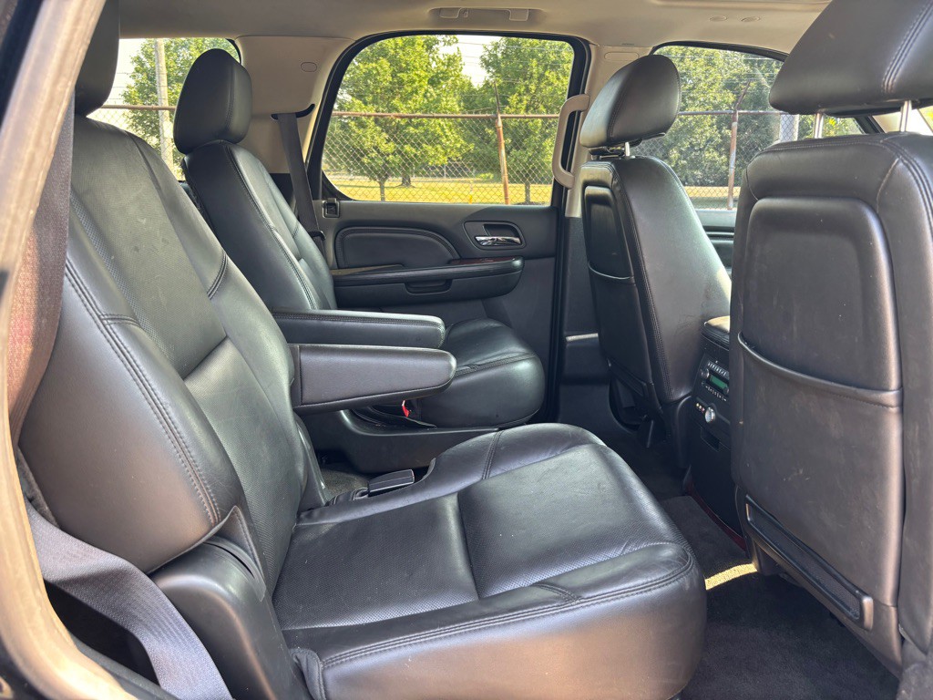 2013 Cadillac Escalade Image 11