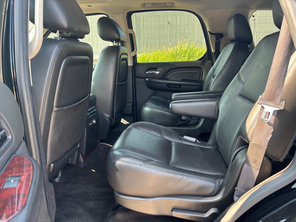 2013 Cadillac Escalade Image 12