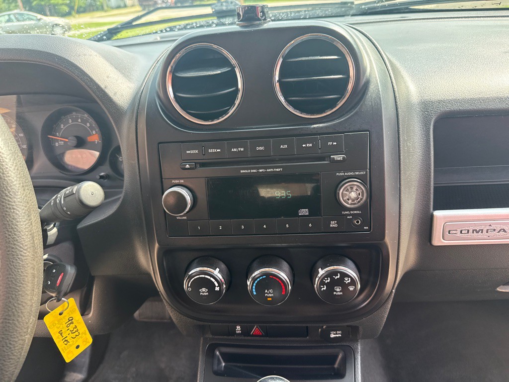 2014 Jeep Compass Image 15