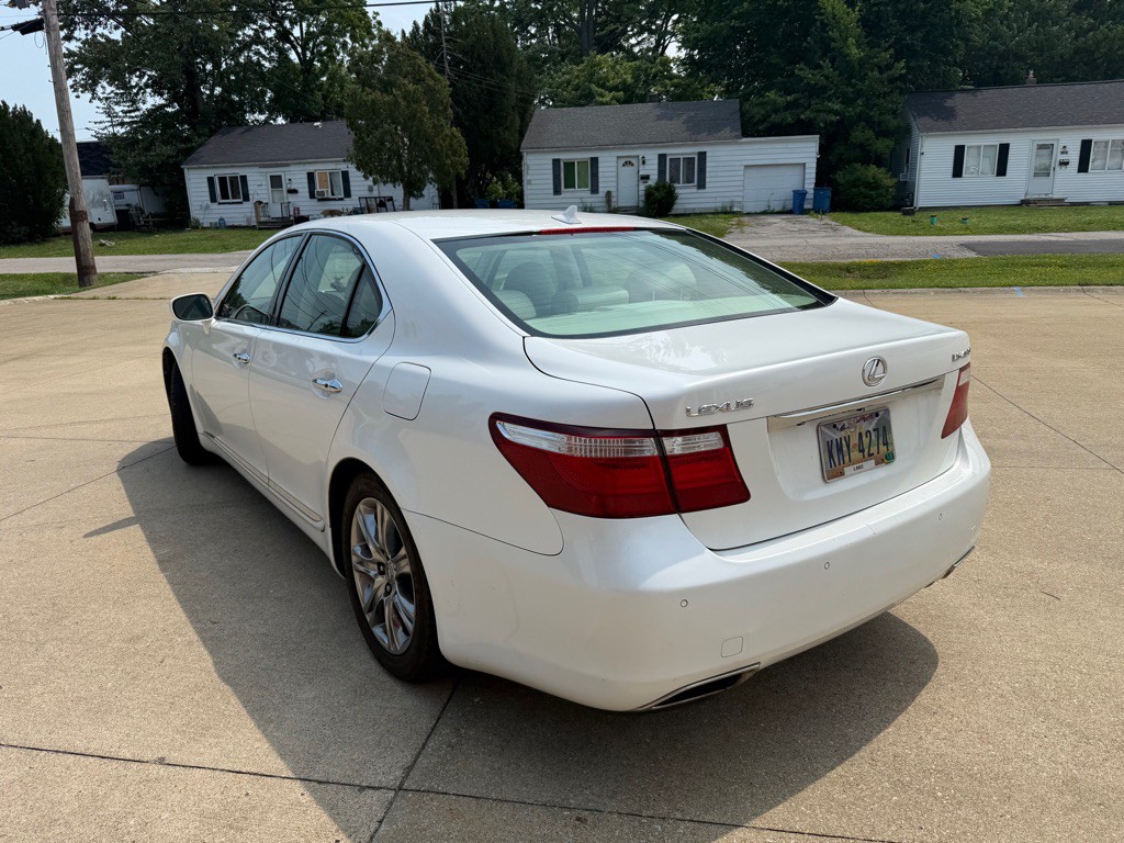 2008 Lexus LS Image 8