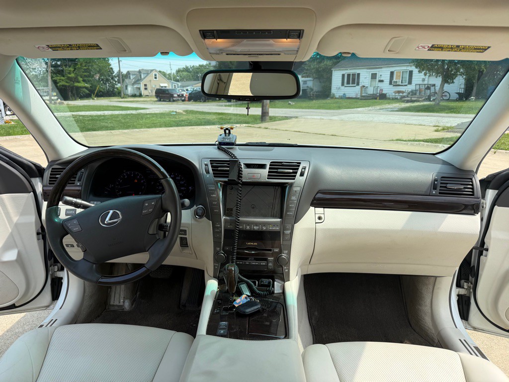 2008 Lexus LS Image 9