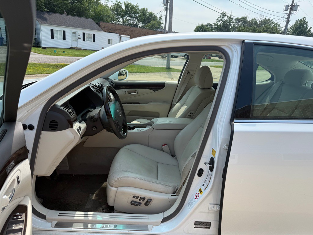 2008 Lexus LS Image 10