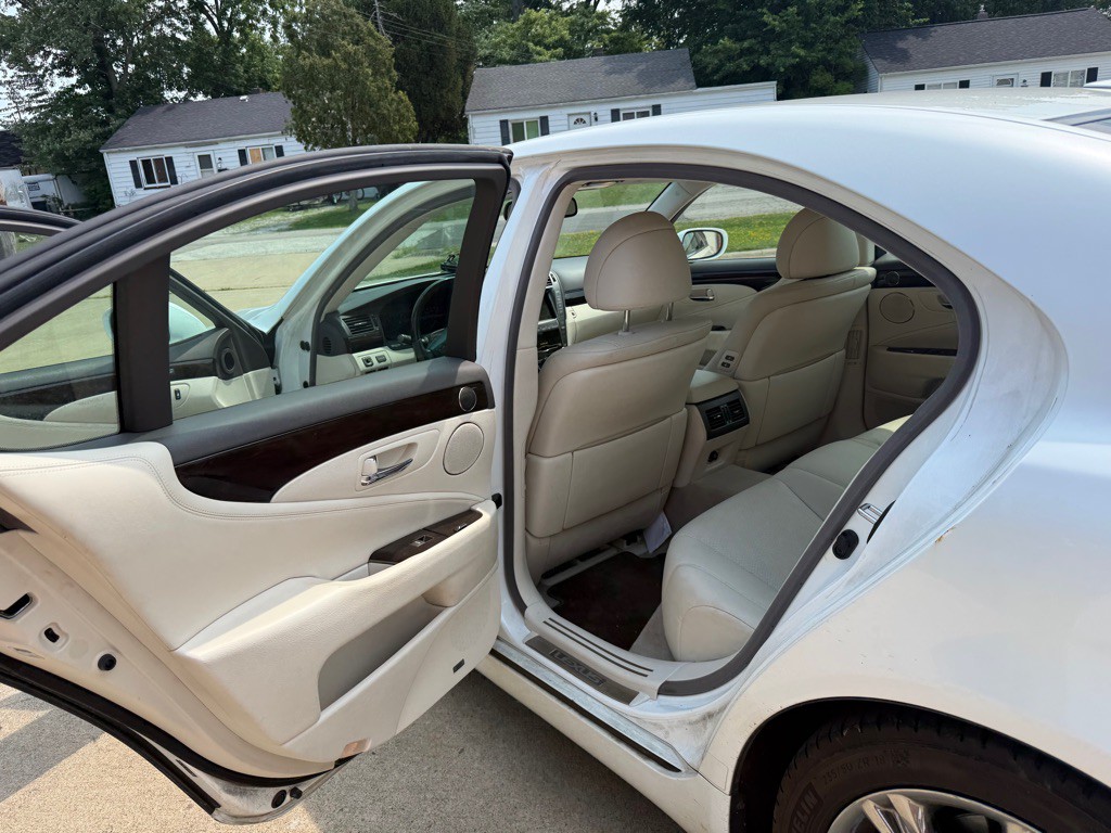2008 Lexus LS Image 12