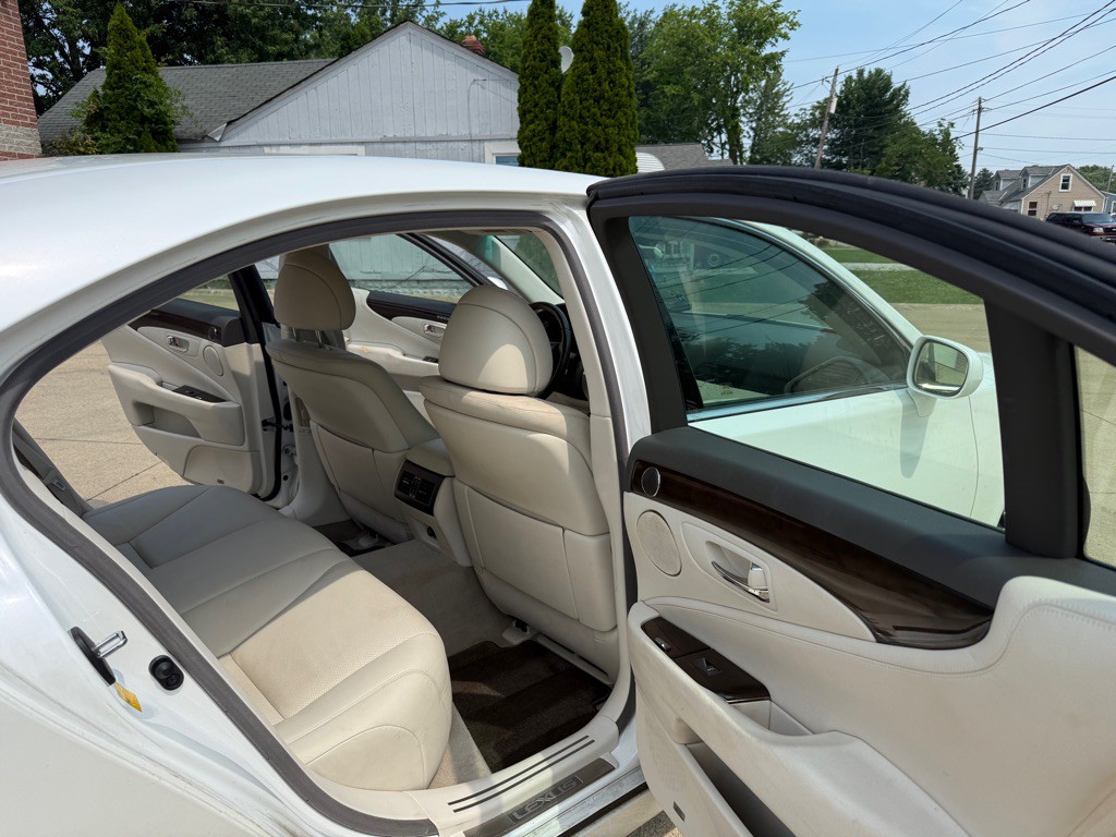 2008 Lexus LS Image 13