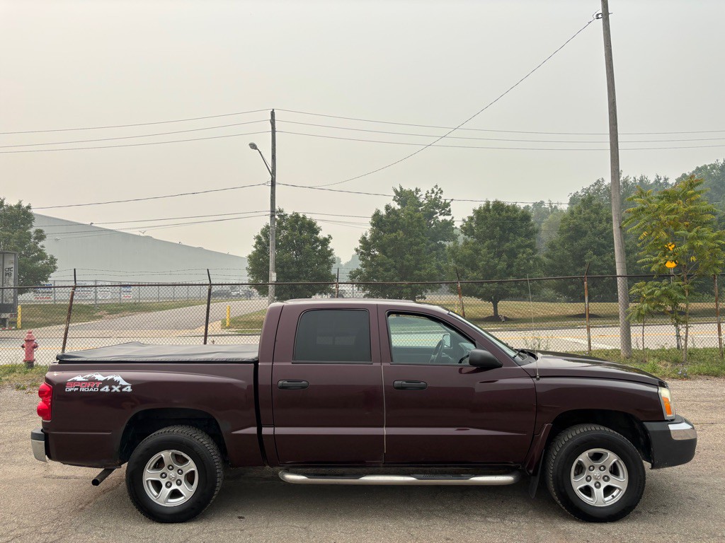 2005 Dodge Dakota Image 2