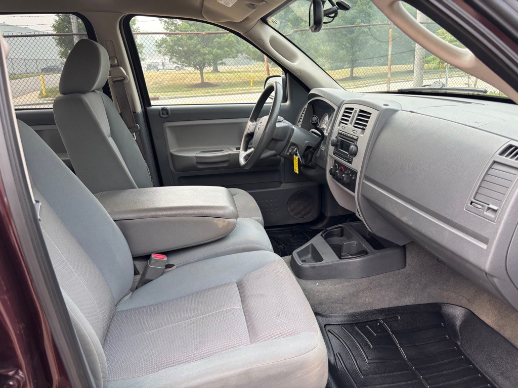 2005 Dodge Dakota Image 10