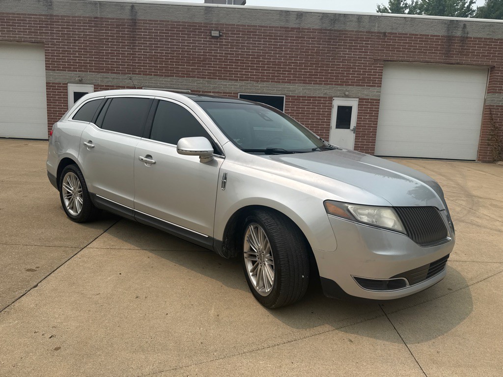 2014 Lincoln MKT Image 3