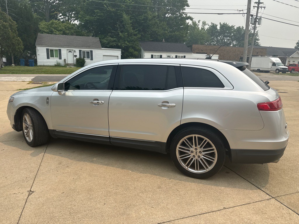 2014 Lincoln MKT Image 5